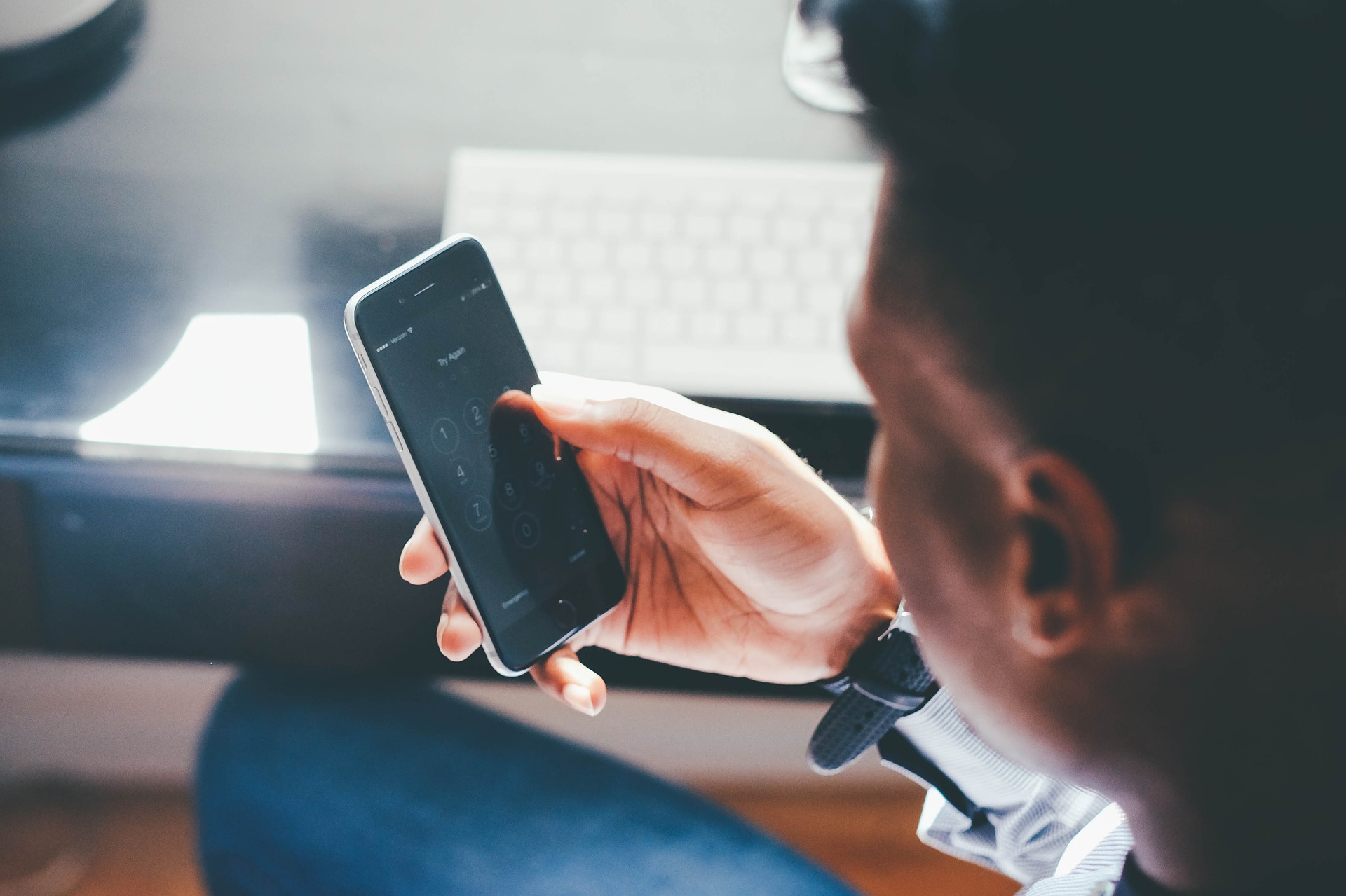 A Guide to Managing Personal Devices in the Workplace